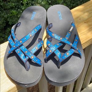 Women’s size 10 Teva sandles